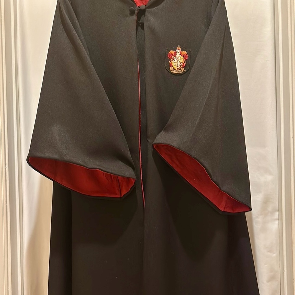 AUTHENTIC LIKE NEW ! The Wizarding World Of Harry Potter Gryffindor Black Robe - Picture 5 of 14